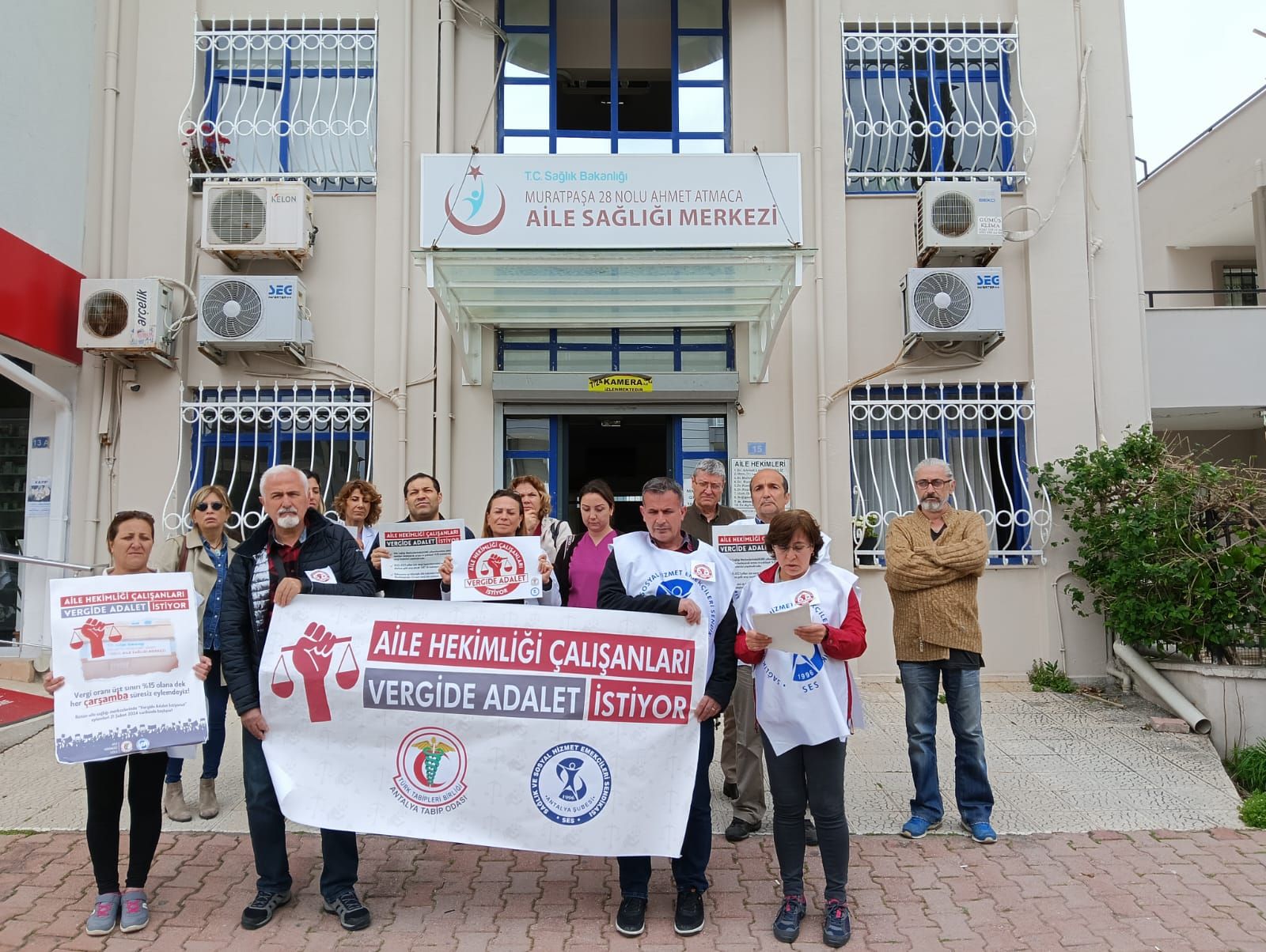 Aile sağlığı merkezi emekçilerinin “vergide adalet istiyoruz” eylemi 5’inci haftasında